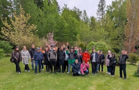 Sastamalan kaupungin puistoyksikön vierailulla Arboretum Frickin puutarhassa