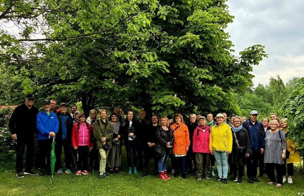 Jyväskylän puutarhaseura vierailulla Arboretum Frickin puutarhassa Kangasalla